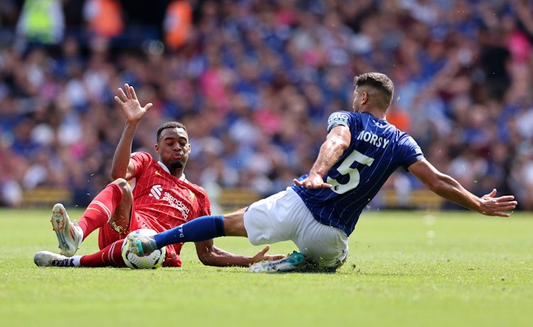 Sam Morsy sliding tackle